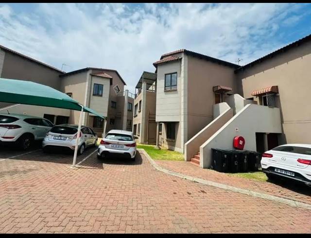 2 BEDROOM TOWNHOUSE FOR SALE IN MONDEOR